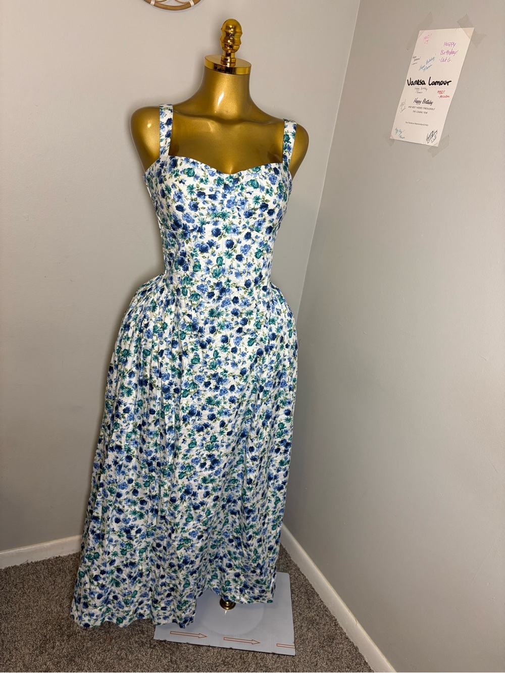 100% Cotton
Bra-Free Dipped-Waist Maxi Dress - Picture 4 of 5